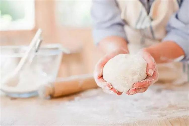 像日本的糕点面包面团般,配方使用糖类高达20 ~ 30%的面团来制作.